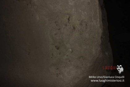 Masso miracoloso inglobato nella cappella